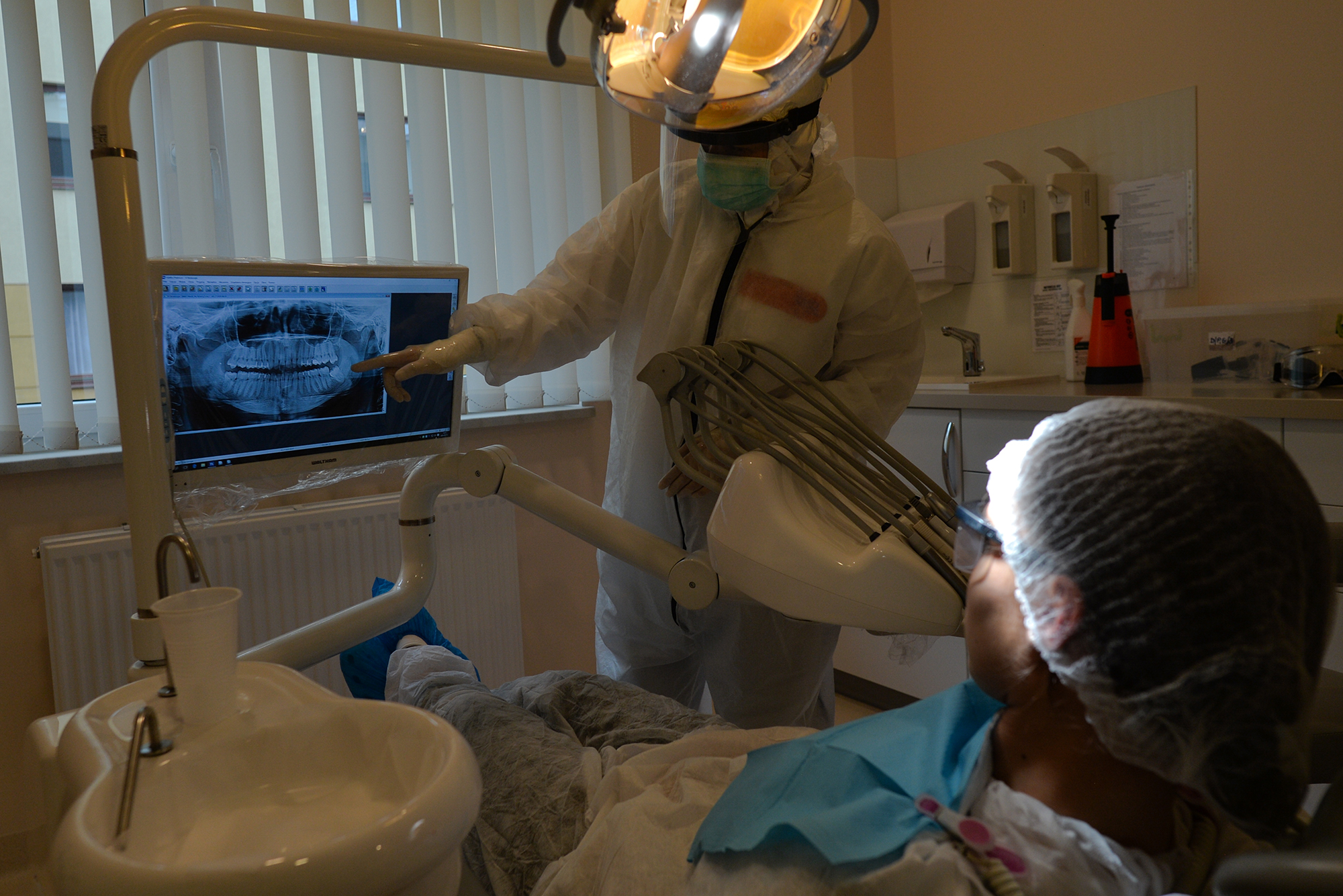 60 безкоштовних послуг. Як українцям в Польщі лікуватися у стоматолога